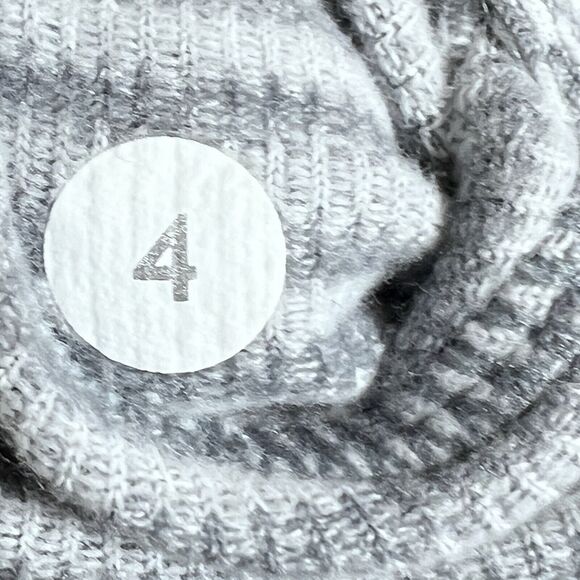 Lululemon Shirt Womens Size 4 Gray Striped Long Sleeve Thumbholes Reversible - Picture 14 of 15